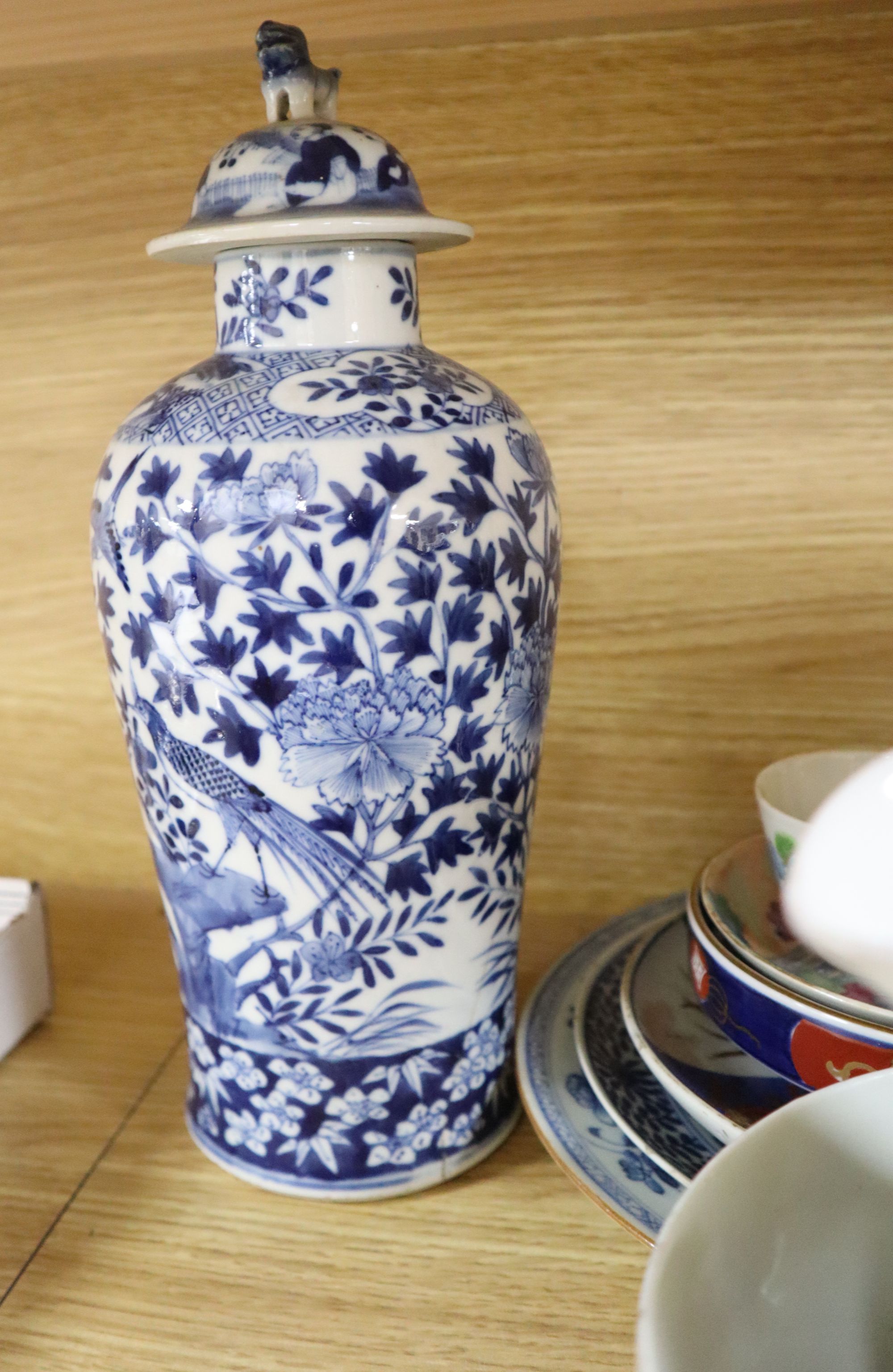 A group of mixed Chinese and Japanese export porcelain, 18th/19th century